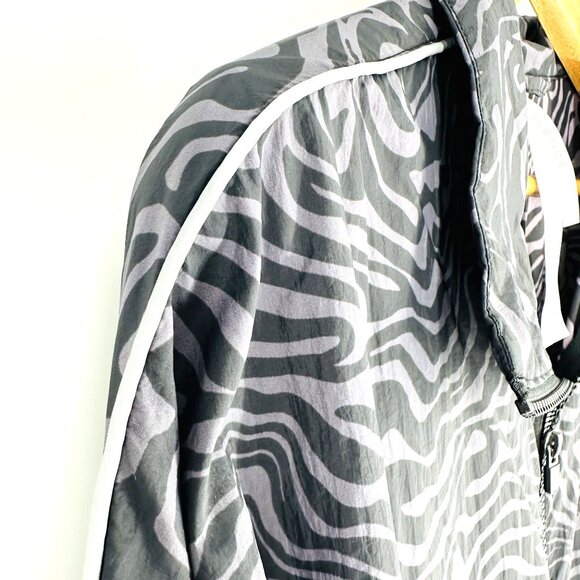 Fabletics Oversized Flyweight Pewter Gray Zebra Print Reflective Windbreaker XL - Picture 9 of 12